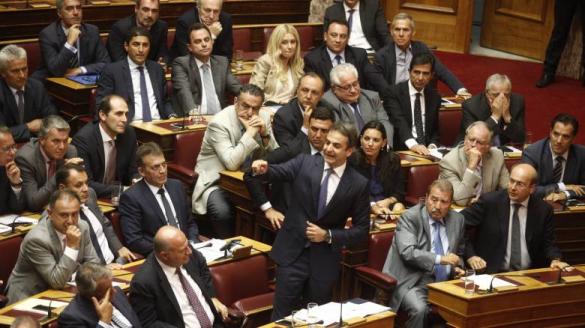Οι βουλευτές της ΝΔ ΔΕΝ χειροκρότησαν το Μητσοτάκη όταν ανακοίνωσε το πρόστιμο